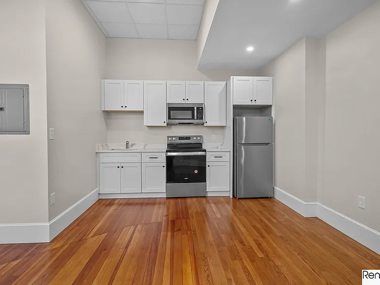 75 County Street 5 — Photo 3