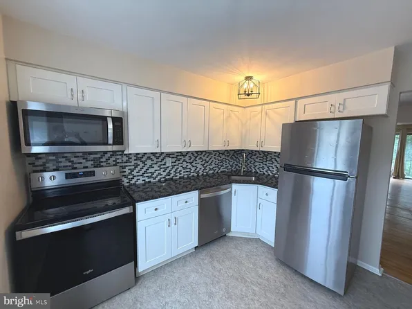 909 Silver Ct, Hamilton, NJ 08690