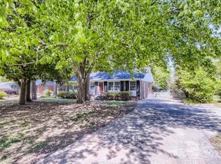 400 Vinecrest Dr, Matthews, NC 28105