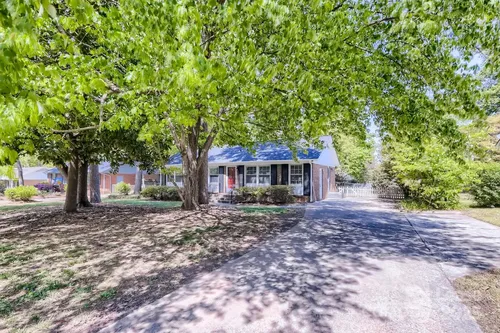 400 Vinecrest Dr Photo 1