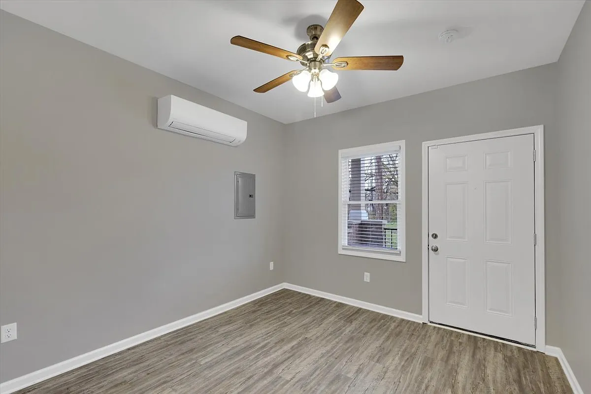222 Doctor W. J. Hodge Street - 2 — Photo 4
