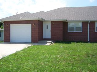 1070 Lake Dr, Lebanon, MO 65536