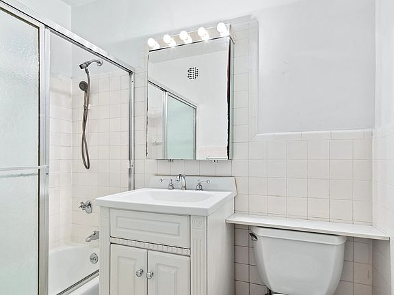 5th image of 235 E 87th St APT 6F