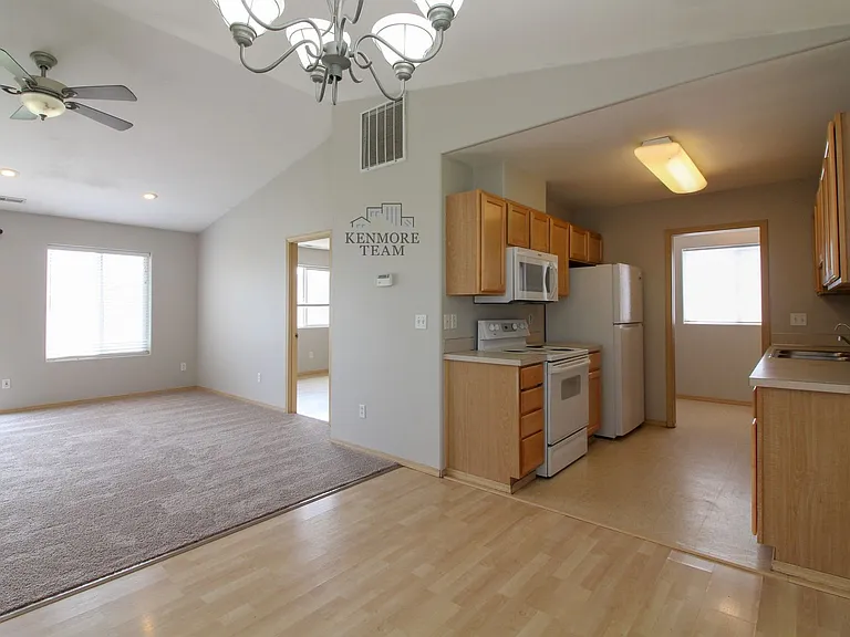 2815 S Underwood St — Photo 3