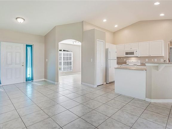 5th image of 1614 NE 5th Pl