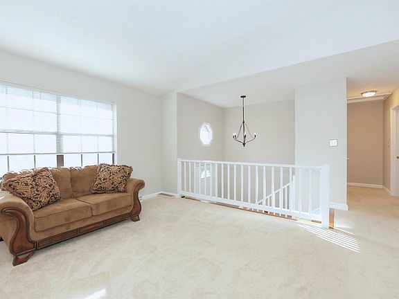 3rd image of 503 Jefferson Woods Dr