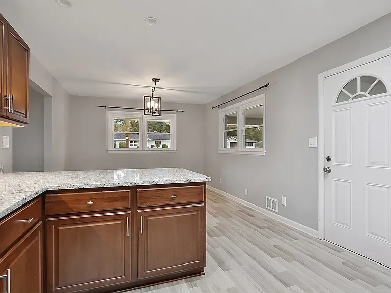 2031 Mesa Dr — Photo 5