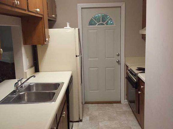 4th image of 368 Whetherbine Way E