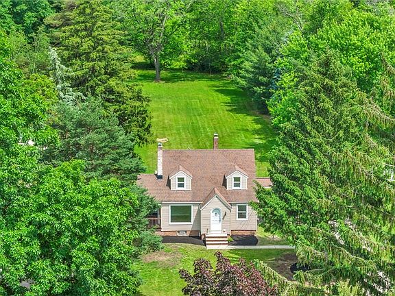 3rd image of 11711 Mapleridge Dr