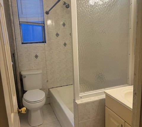 4th image of 1653 Sterling Pl #2