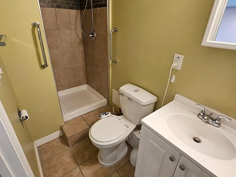 8815 Ravenna Ave NE — Photo 11