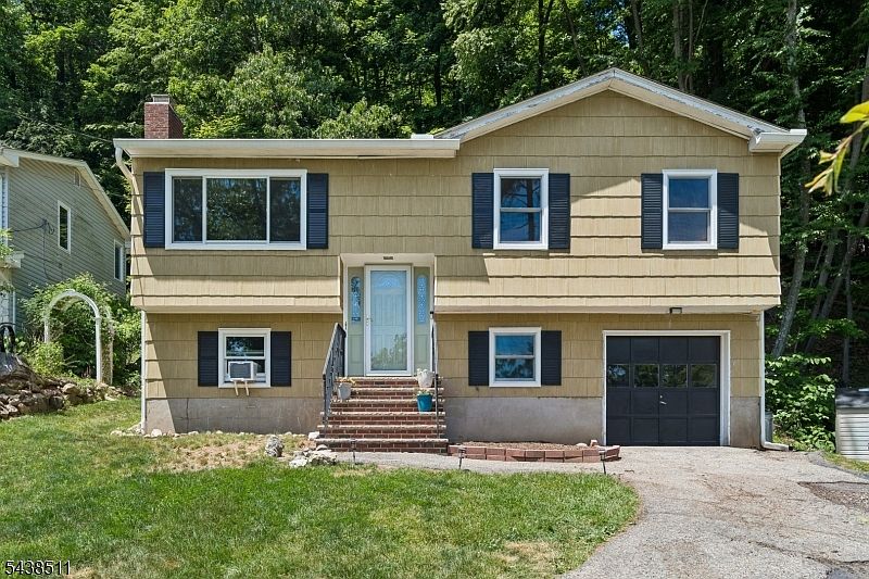 1st image of 26 Valley View Dr