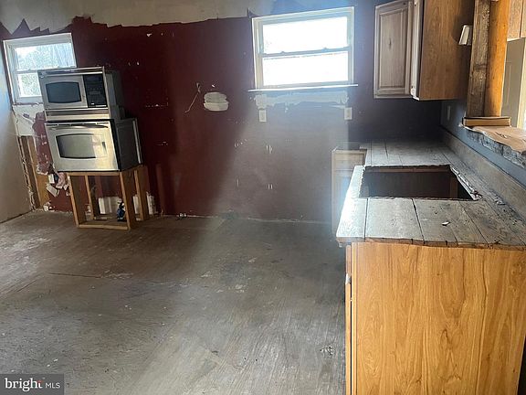 3rd image of 122 Mist Rd