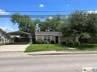 1110 N Ben Jordan St, Victoria, TX 77901