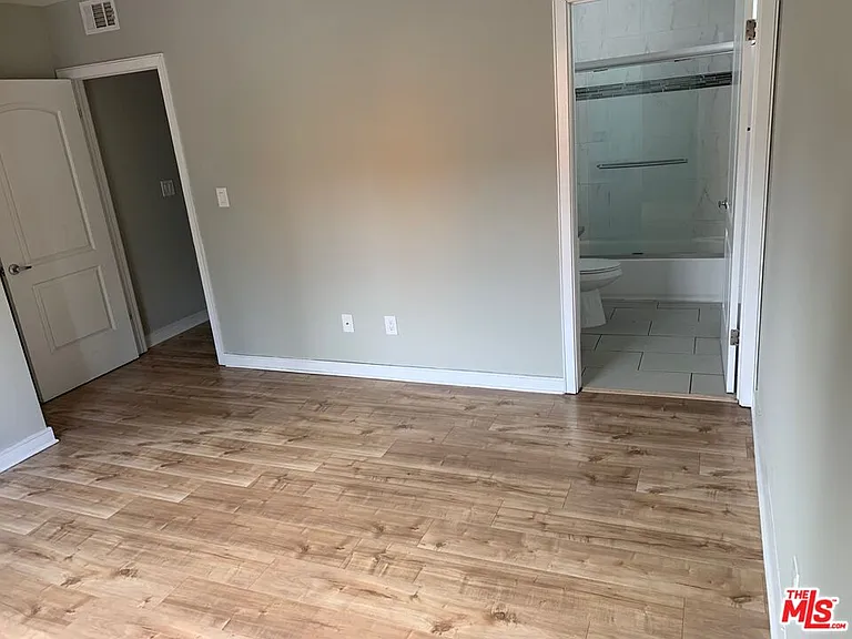 5526 Barton Ave — Photo 5