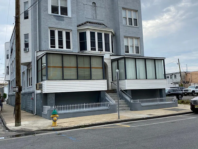 111 S California Ave — Photo 10