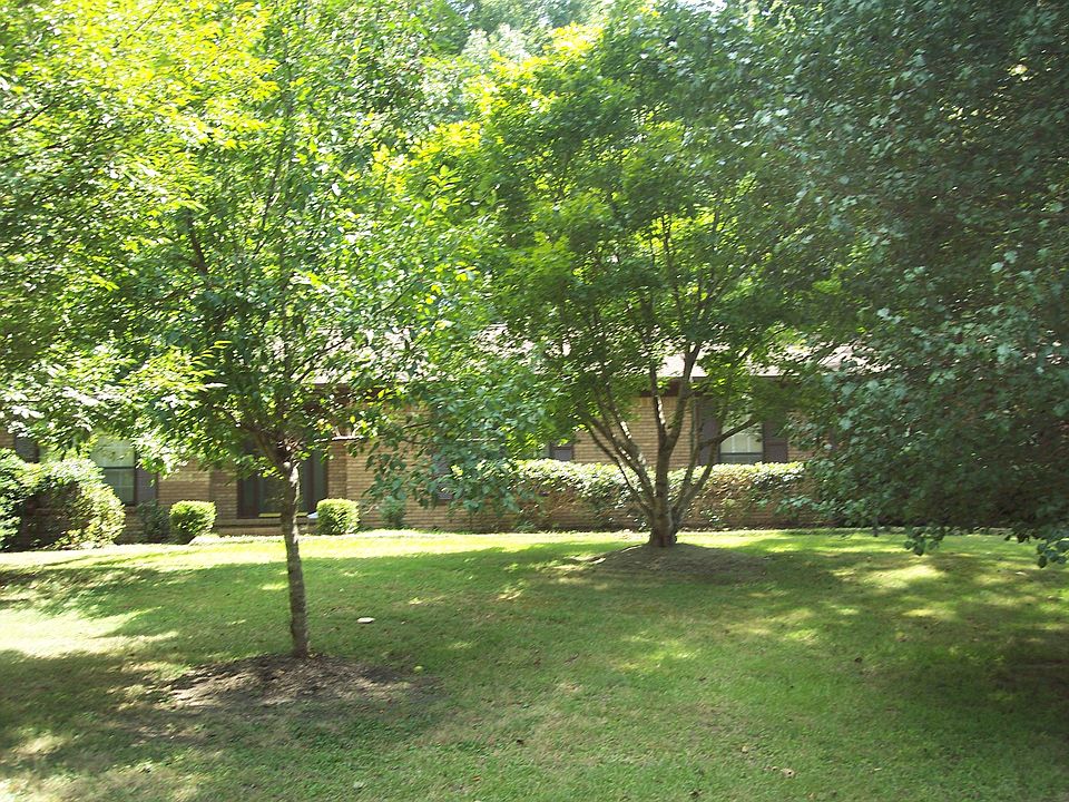 2nd image of 212 Saint Andrews Cir