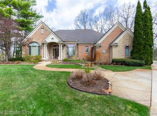 10215 Mill Pointe Dr, Goodrich, MI 48438