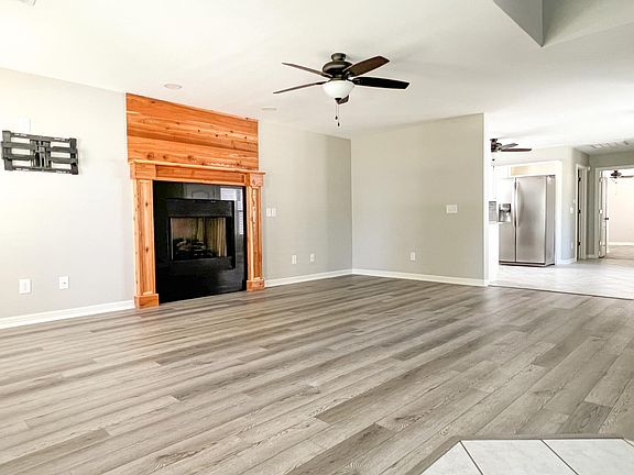 3rd image of 2763 N Westminster Dr
