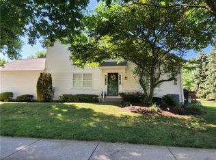 2801 Hope Ridge Dr, Easton, PA 18045