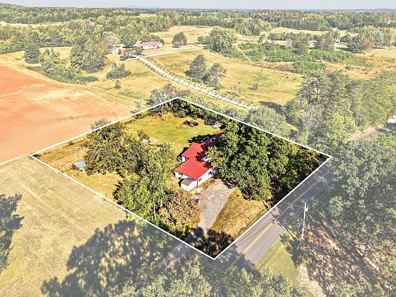 3rd image of 1022 Fairview Rd