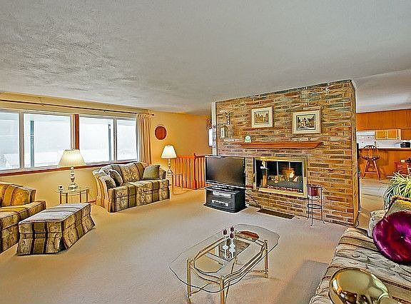2nd image of 10420 Glenwood Dr SW