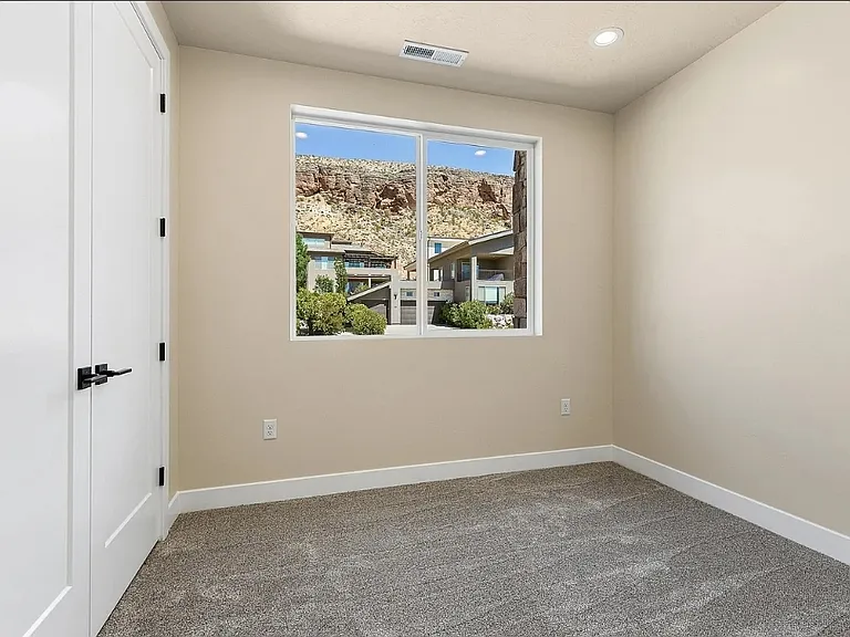 451 N 200 E — Photo 14