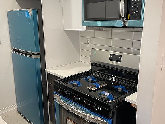 5th image of 152-72 Melbourne Ave #5E
