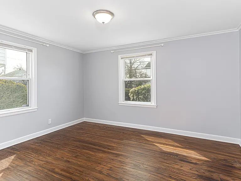 296 Birdseye St — Photo 9