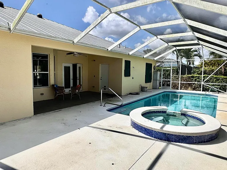 510 SW South Carolina Dr — Photo 3