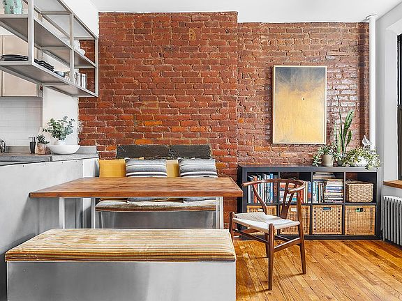 3rd image of 170 Norfolk St APT 7