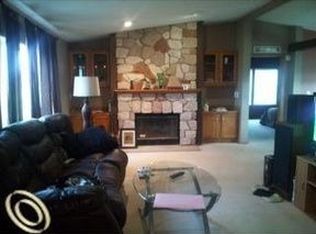 32862 Shue Rd, Richmond, MI 48062