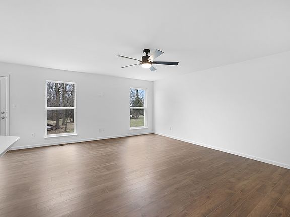 3rd image of 22 Fairmount Grove Dr