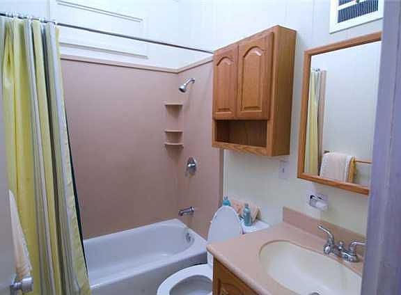 Full bath (Front)