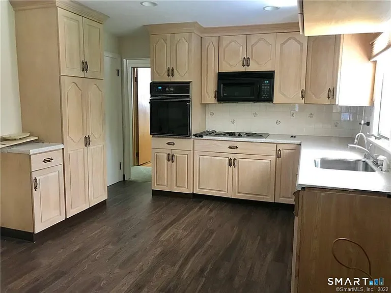 17 Pond Ln — Photo 5
