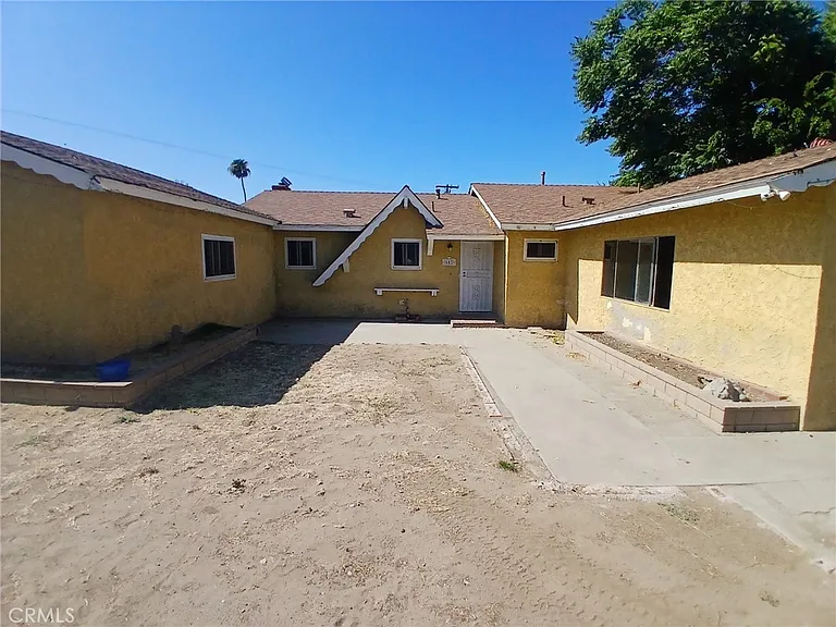 652 E Belmont St — Photo 2