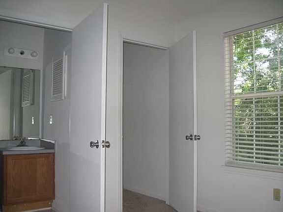 5th image of 807 Richmond St APT B