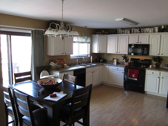 2nd image of 918 Lakeshore Dr