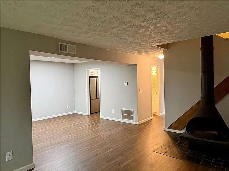 1059 Mariners Dr — Photo 8