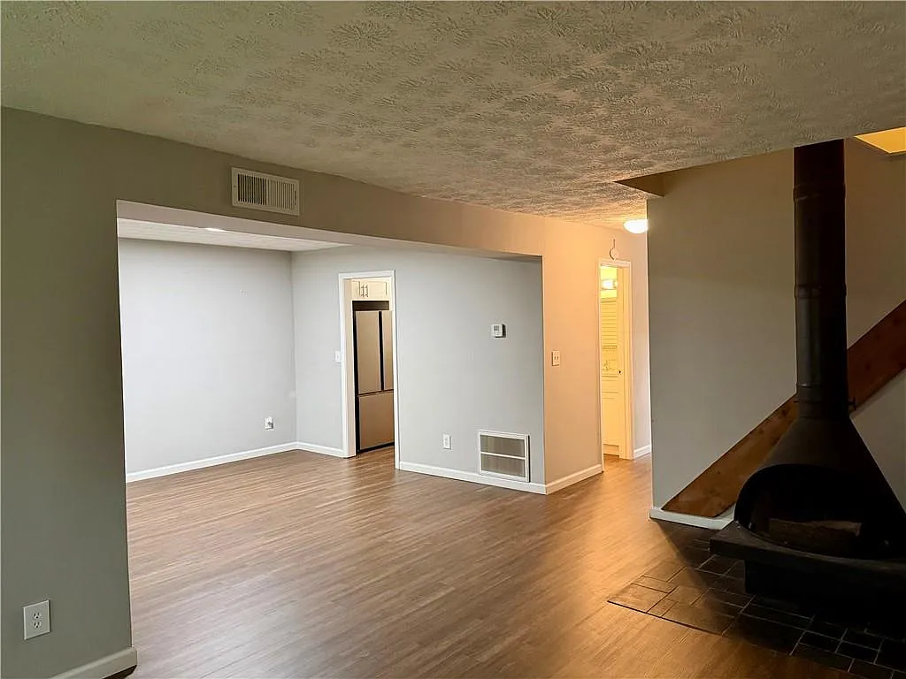 Building Photo - 1059 Mariners Dr