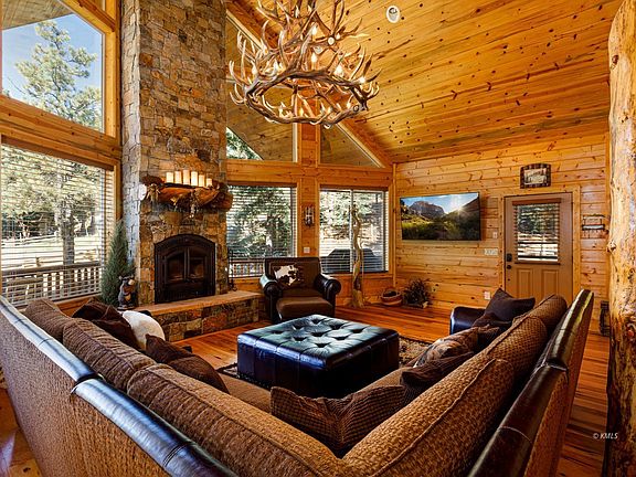 2nd image of 1325 E Henry Rd