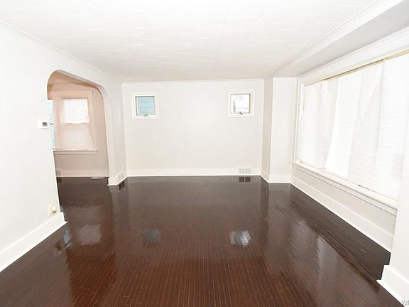 4th image of 219 Saint Lawrence Ave