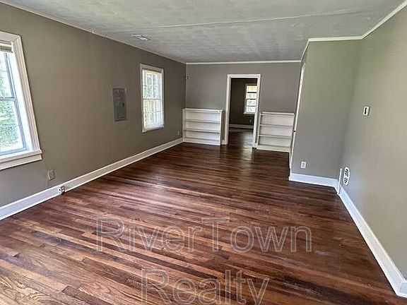 2nd image of 3034 Sunrise St