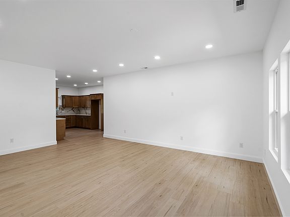 4th image of 3156 Long Shoals Rd