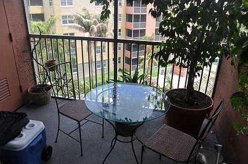 5th image of 8205 Lake Dr #504