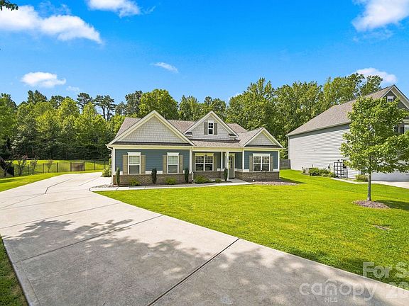 2nd image of 208 Clauser Rd S