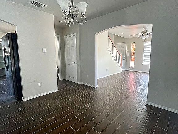 5th image of 832 Zachry Dr