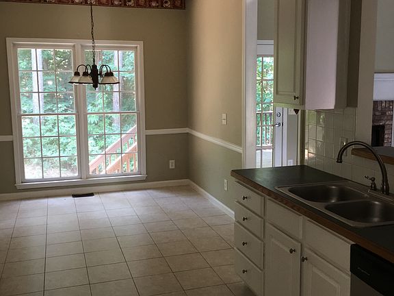 2nd image of 2045 Castlemaine Cir