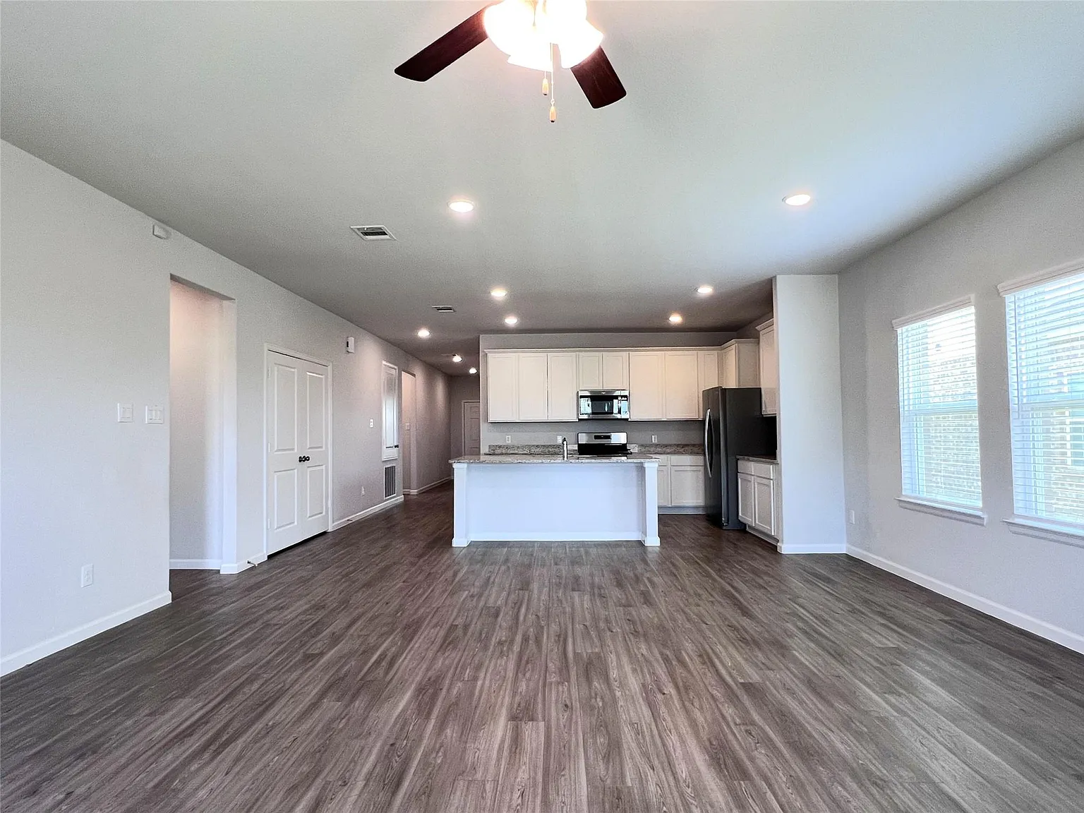 4 bed, 3.0 bath, 2075 sqft, $2,100 — Photo 2