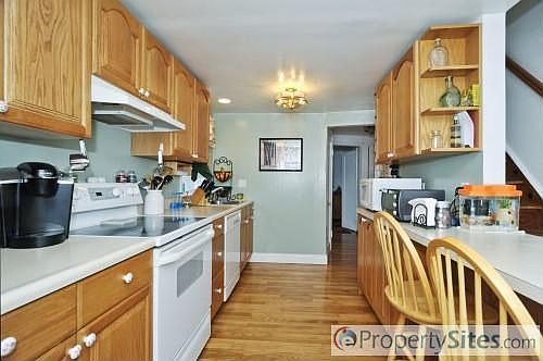 3rd image of 46 Gates St